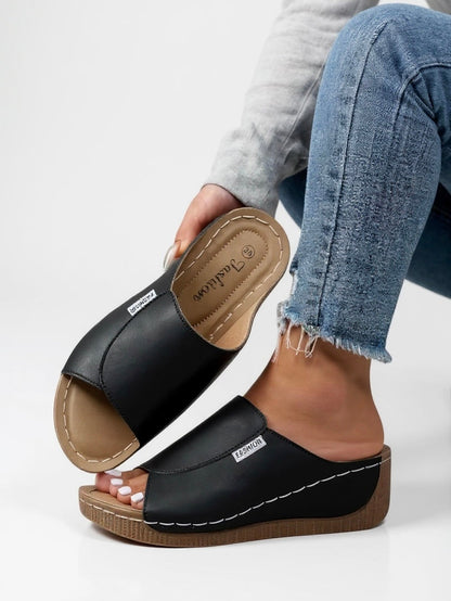 Aveline Platform Cushioned Slides